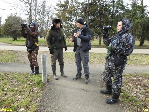 Участники выезда и местный активист В.Егупец в перспективной ООПТ Сквер Спутник