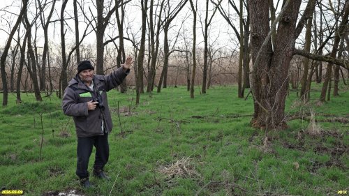Водитель Г.Учкуров на обследовании перспективной ООПТ Роща в вершине Второй Понуры 