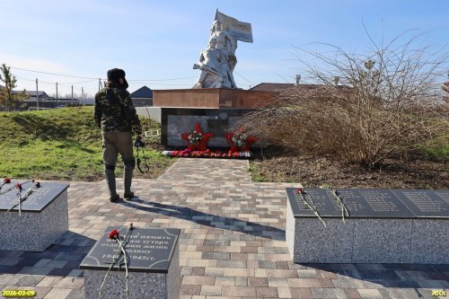 Памятник погибшим в ВОВ в перспективной ООПТ Центральный сквер хутора Карла Маркса