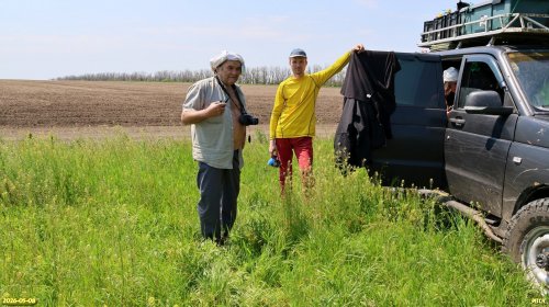 Водитель Г.Учкуров и Д.Балакирев перед обследованием перспективной ООПТ Балка Цун-Цун