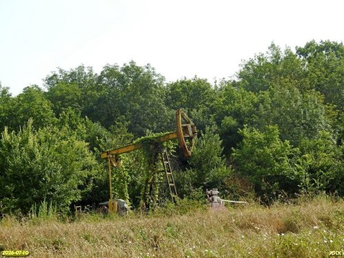 Заброшенная нефтекачка на окраине перспективной ООПТ Нижнегусевский лес