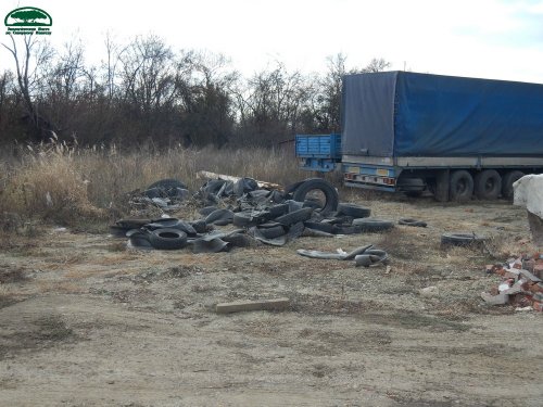 Автостоянка и свалка отходов на территории земельного участка 23:43:0112035:546 возле поселка Дружелюбный