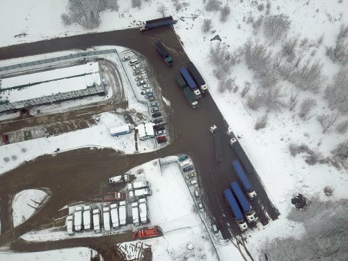 Возле Белореченского полигона ТКО скопились тонары с несортированными отходами