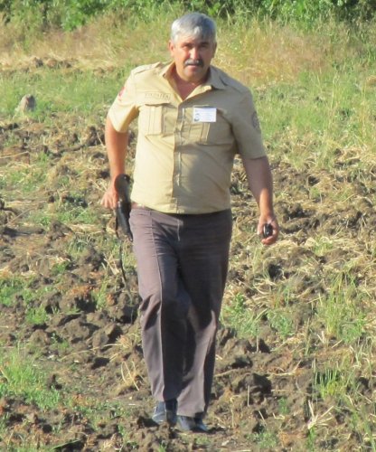Охранник Волков взялся за пистолет