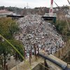 На участке по ул. Володарского, 1, в Сочи скопилась огромная куча несортированного муосра 